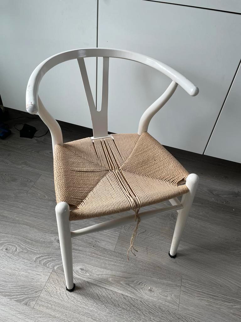 Witte Wishbone Stoel GRATIS