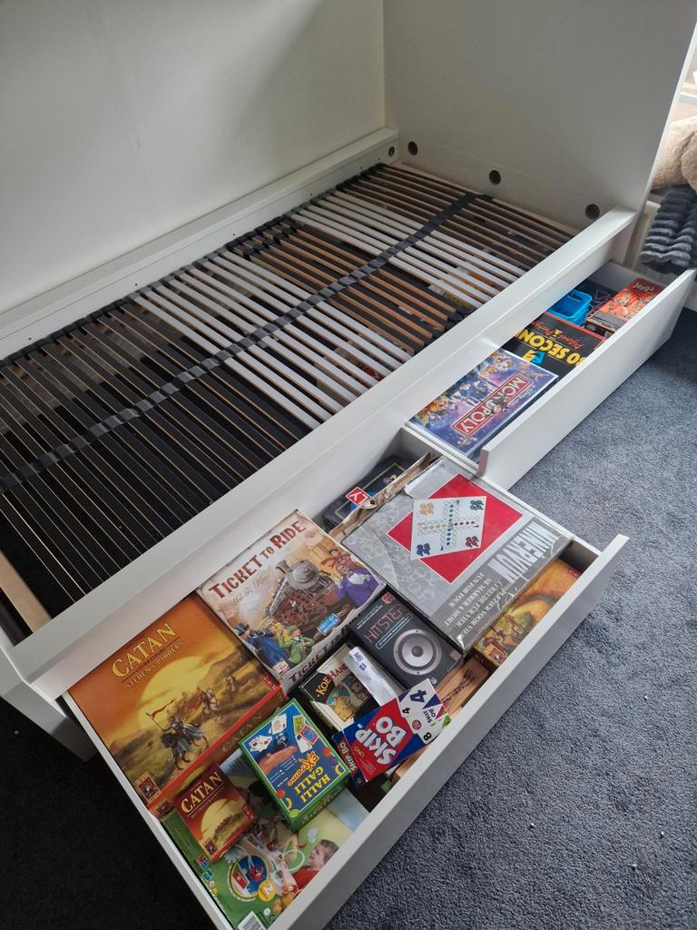 Gratis Ikea MALM bedframe met lattenbodem en opbergvakken