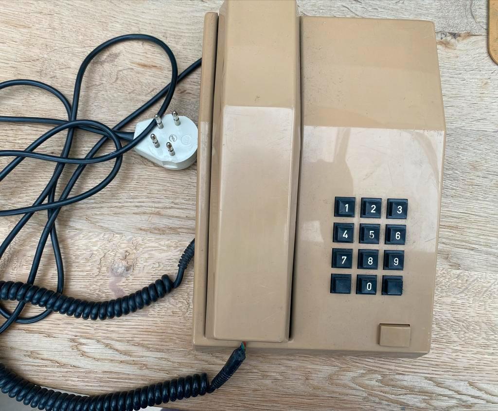 Ouderwetse Telefoon met Toetsen (GRATIS)