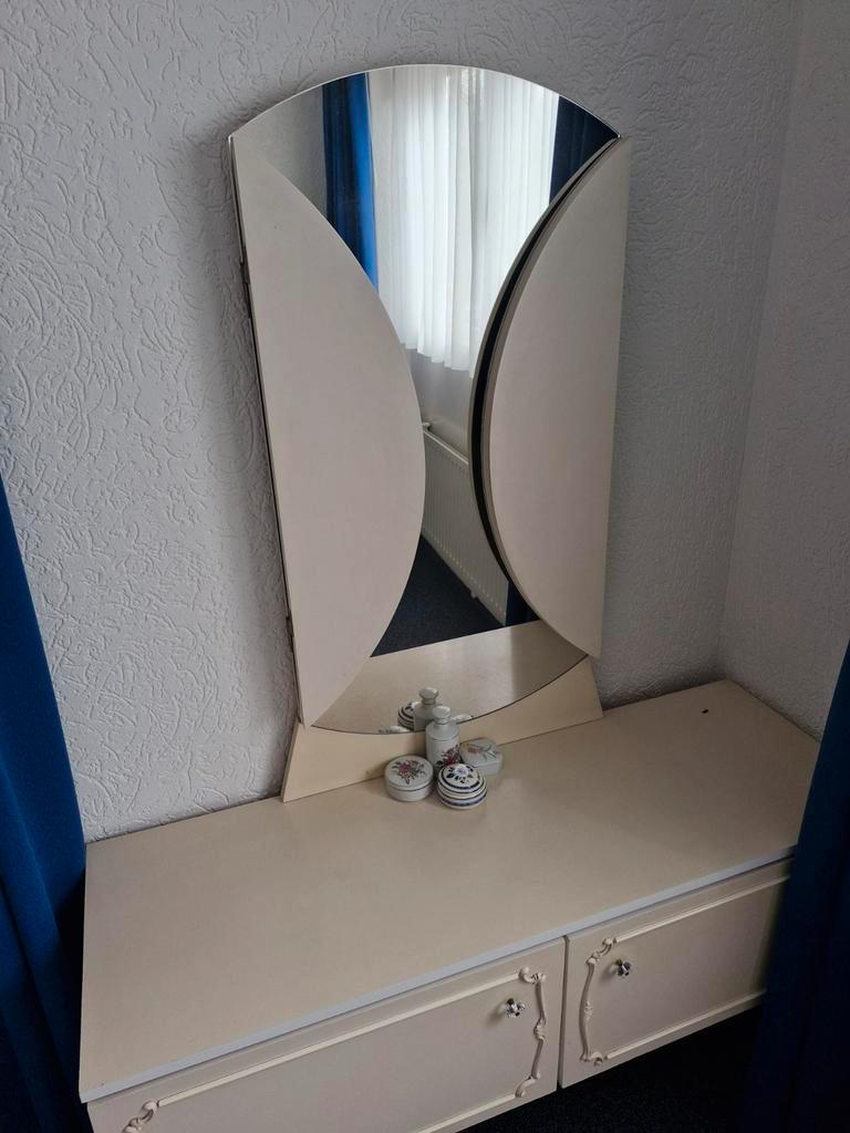 Brocante kaptafel met spiegel