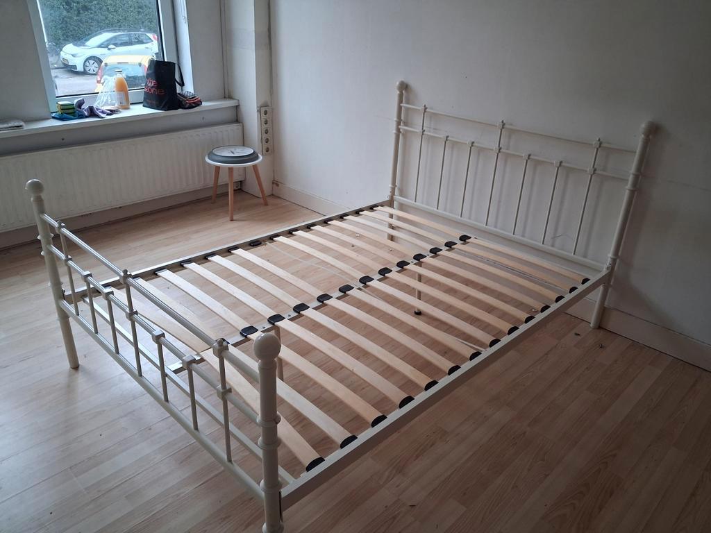 Tweepersoonsbed 140x200 gratis