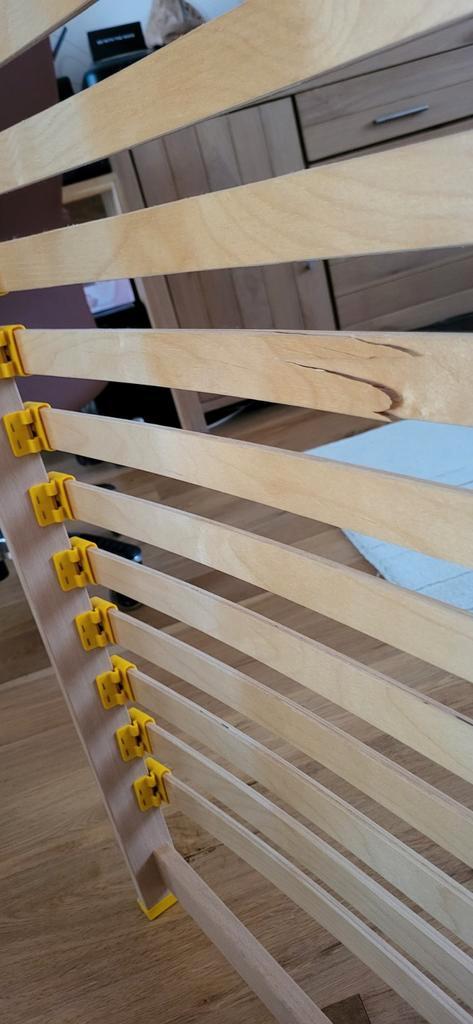 Mooi grijs houten bed met lade