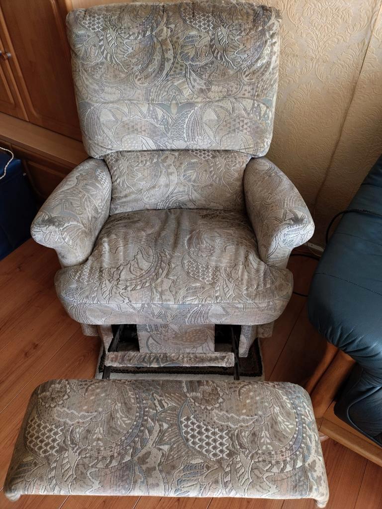 Comfortabele relax fauteuil met bloemenmotief