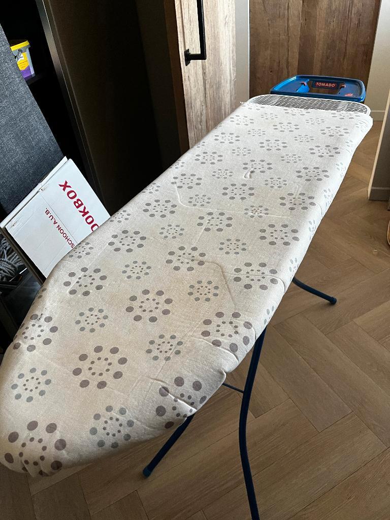 Strijkplank van Tomado