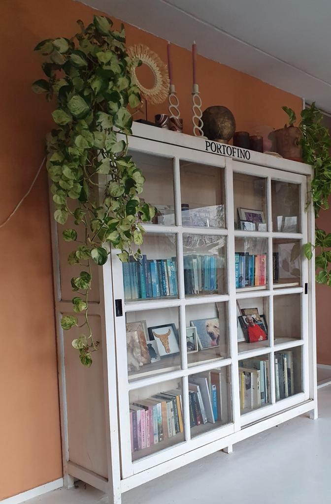 Riviera Maison Style Vitrinekast White Wash met Schuifdeuren