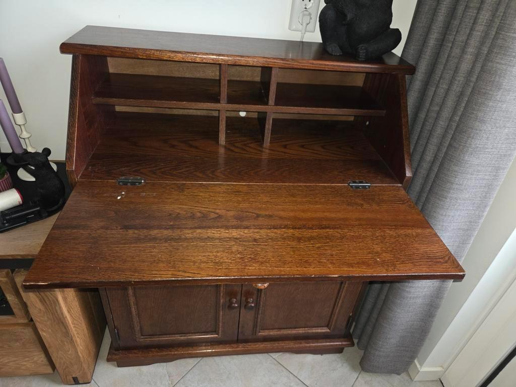 Secretaire gratis op te halen.