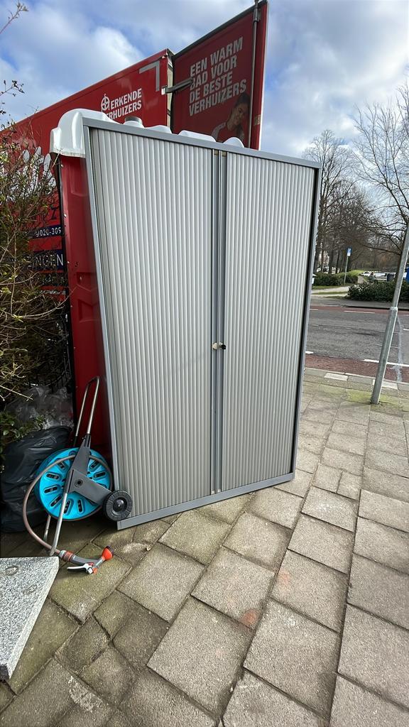 VANDAAG GRATIS AF TE HALEN Metalen archiefkast met sleutel