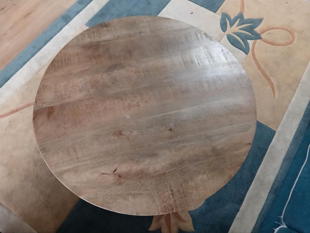 Ronde tafel. Bijna gratis.