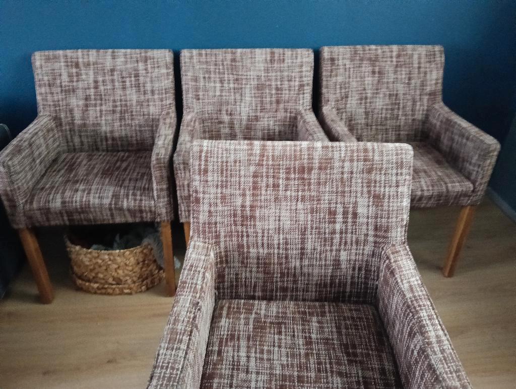 Gratis mooie grote eettafel met bijpassende stoelen