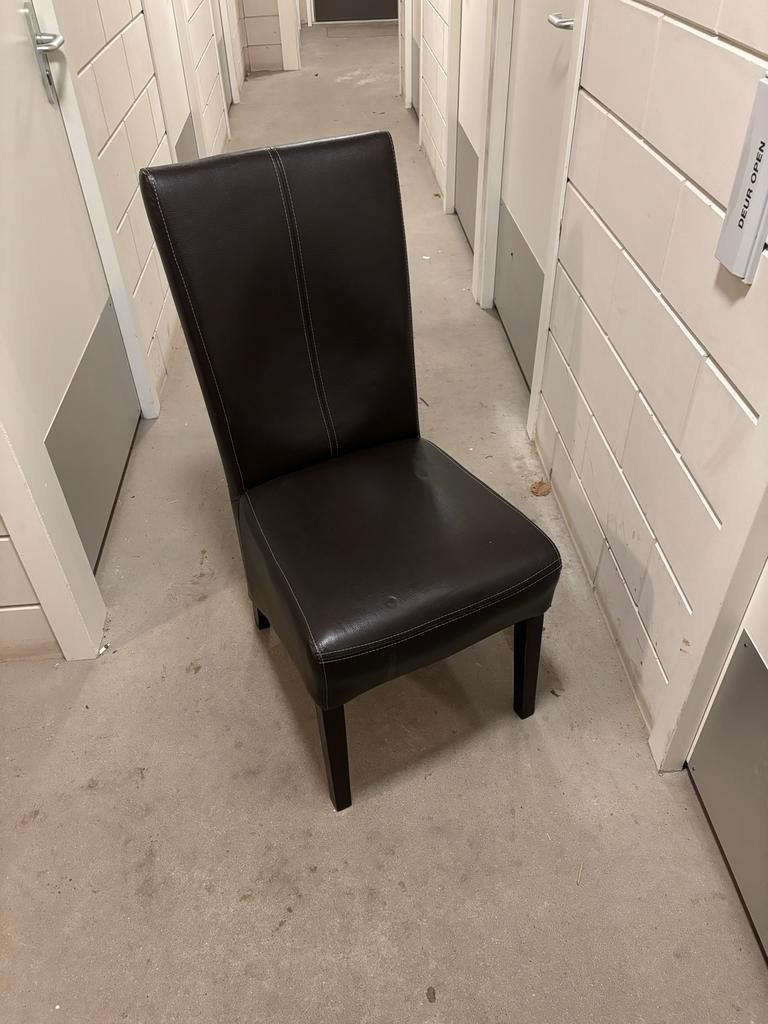 GRATIS Elegante bruine lederen stoel