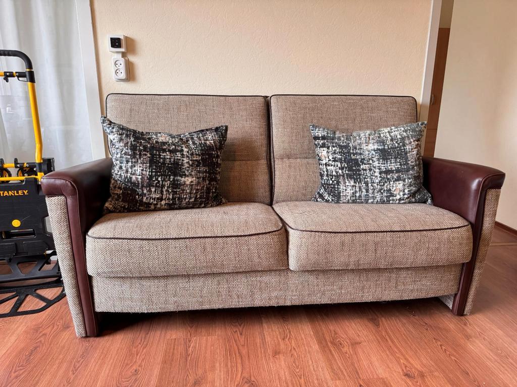 Mooie 2-zits bank incl. kussens - 174x51x92 cm