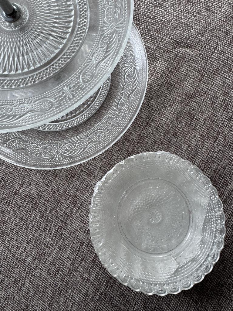 Glazen etagère + 3 bijpassende schaaltjes