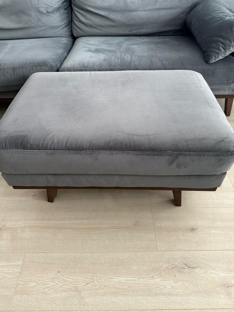 Grijze bank met voetsteun - Gratis af te halen!