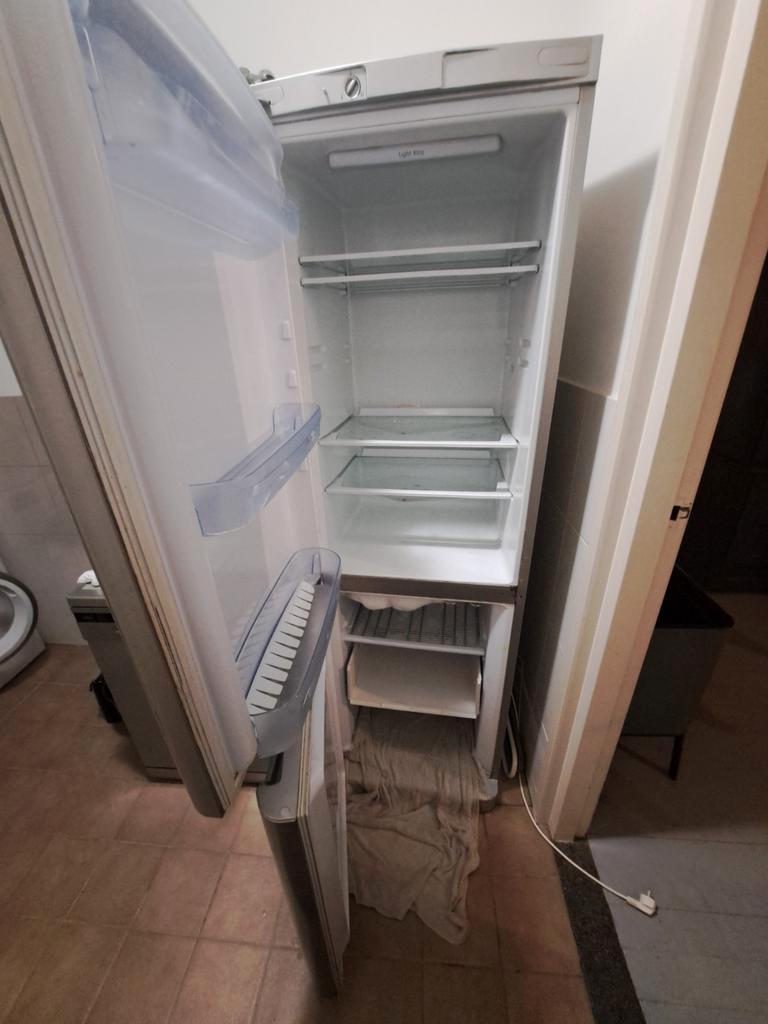 Gratis koelkast diepvries combinatie rubbers kapot