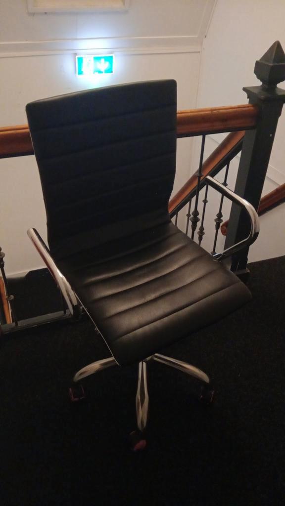 Stijlvolle zwarte bureaustoel