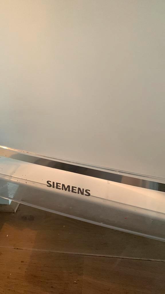 Inbouwkoelkast met kleine vriezer