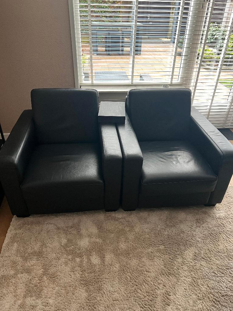 Gratis af te halen 2 lederen stoelen