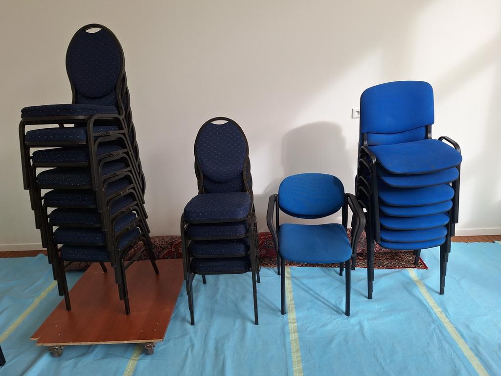 Stapelbare stoelen met stoffen bekleding (2 soorten)