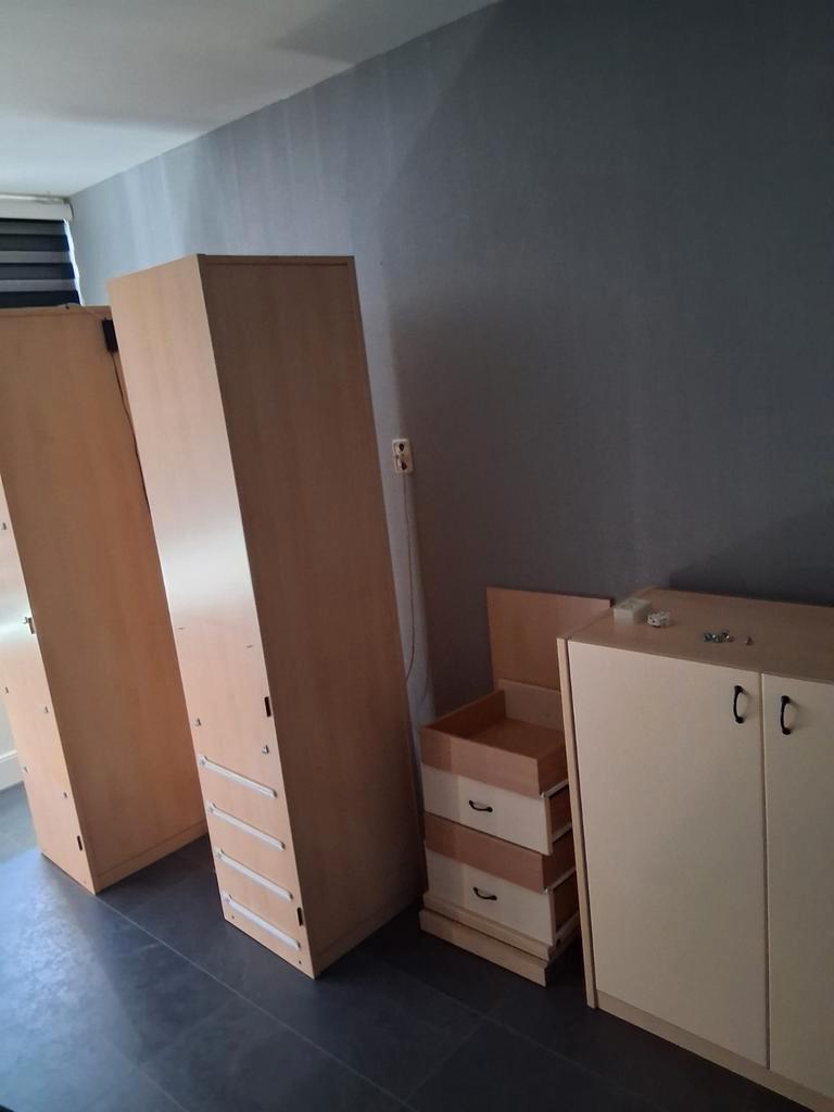 Gratis wandkast op te halen - nette staat, gedemonteerd