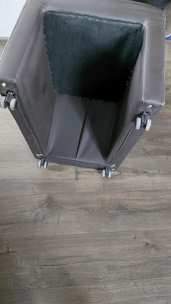 Gratis 6 eetkamerstoelen,