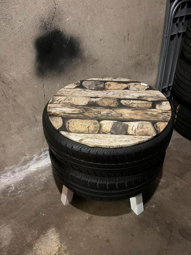 Autobanden opberg tafel