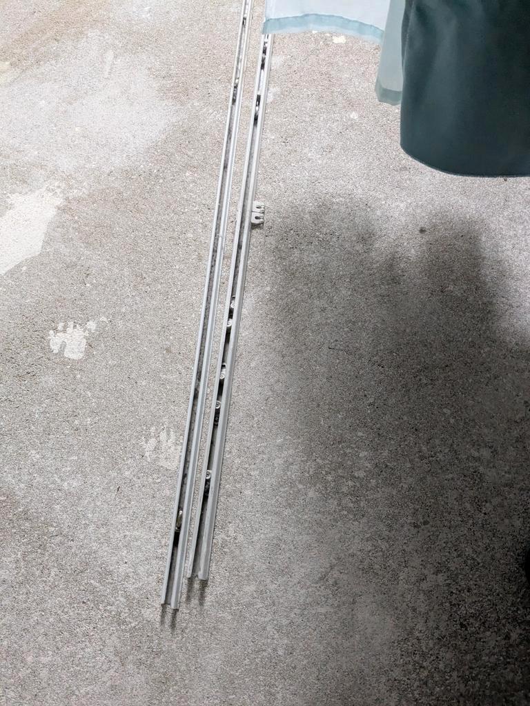 Twee gordijnrails van 230cm lang