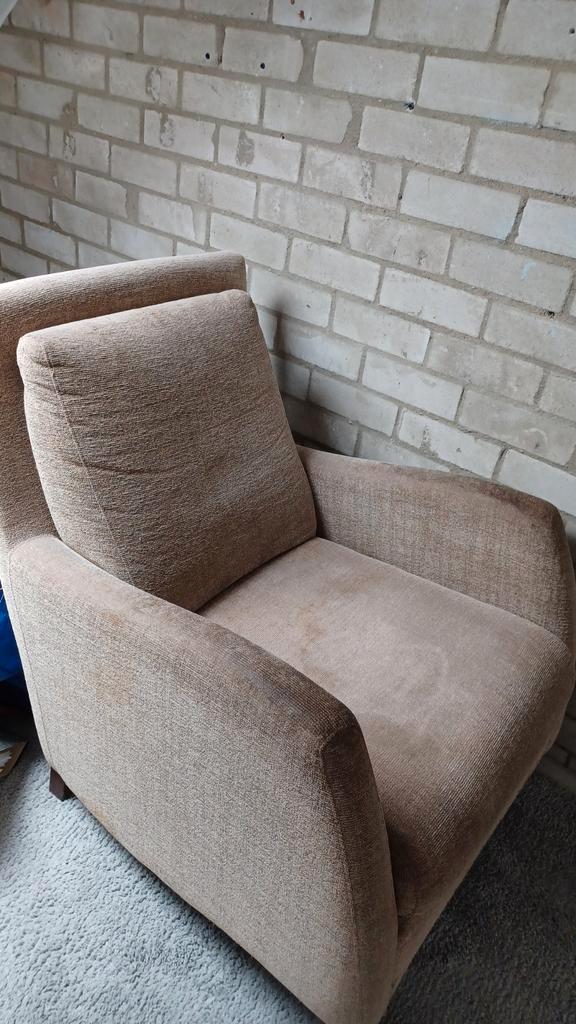 Comfortabele fauteuil met stoffen bekleding