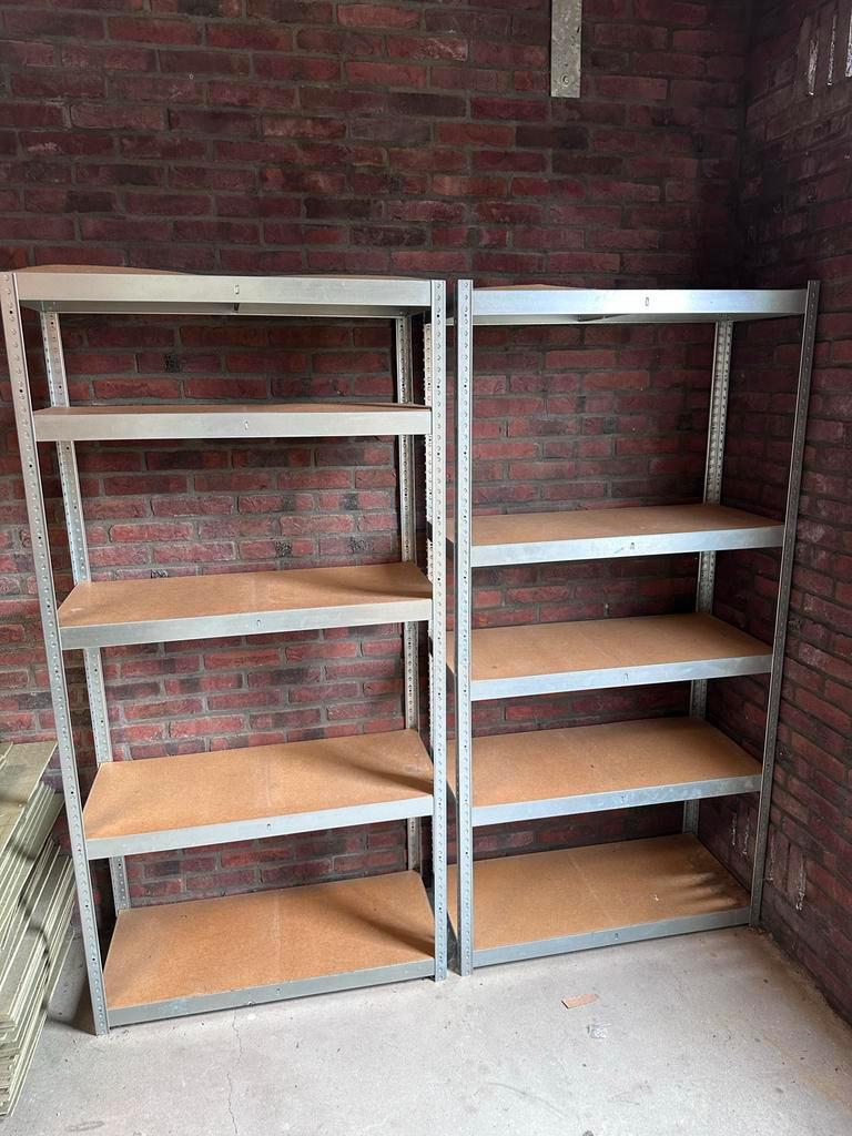 Twee stevige stellingkasten - gratis!