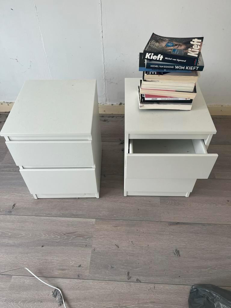 2 Witte Nachtkastjes met 2 Laden