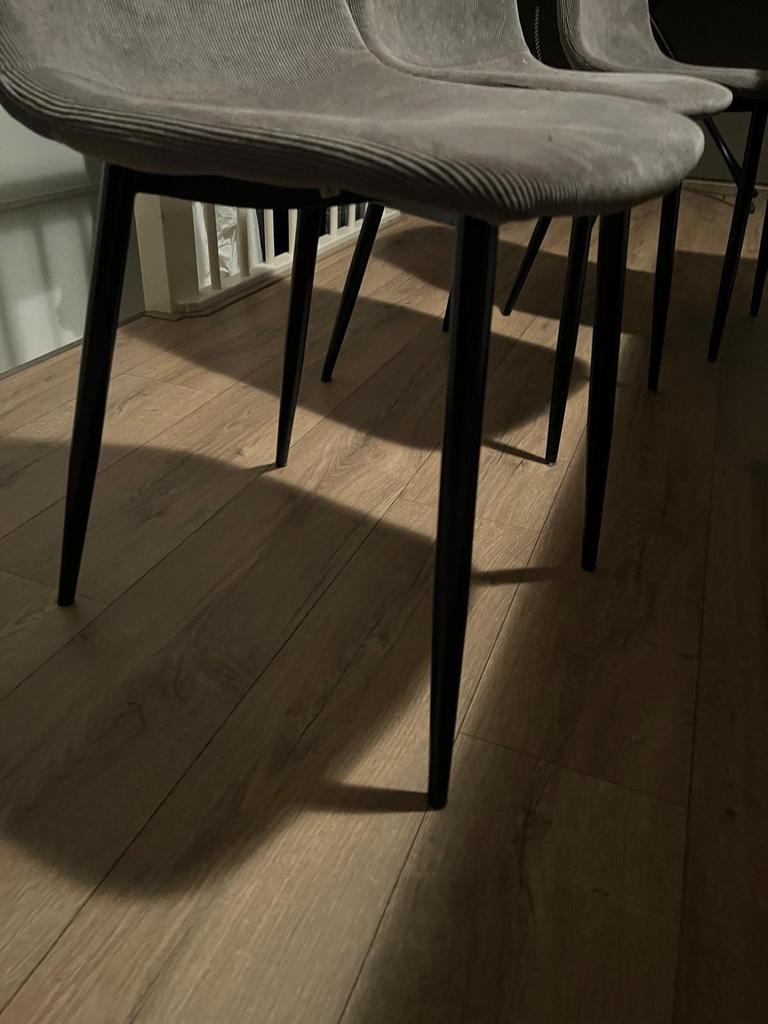 ** Set van 4 grijze eetkamerstoelen **