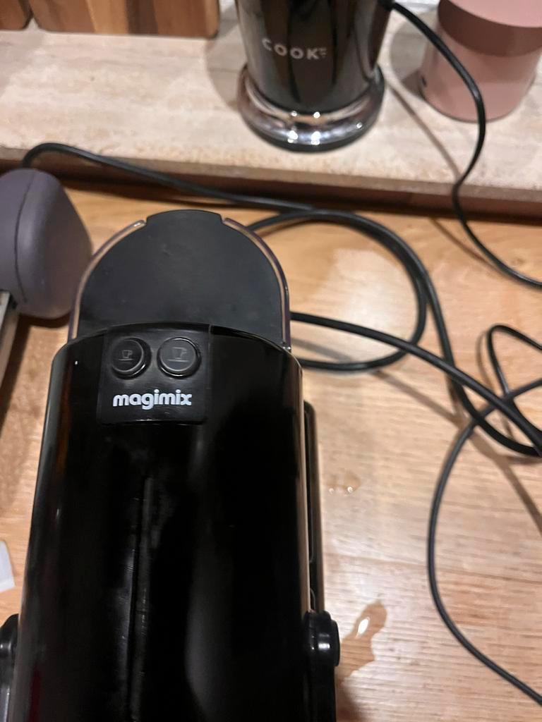 Magimix Nespresso - Lekt water - Defect