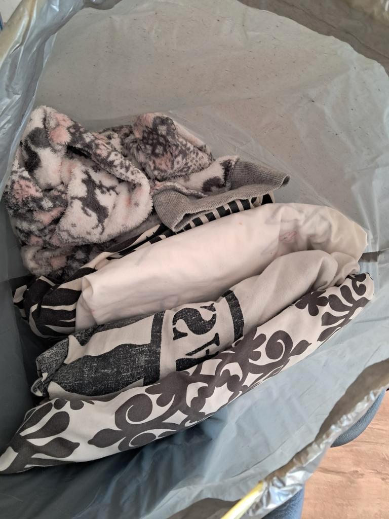 2 zakken  1 persoons beddengoed