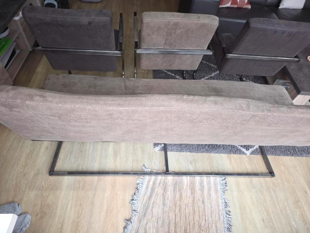 3 stoelen en 1 eetbank