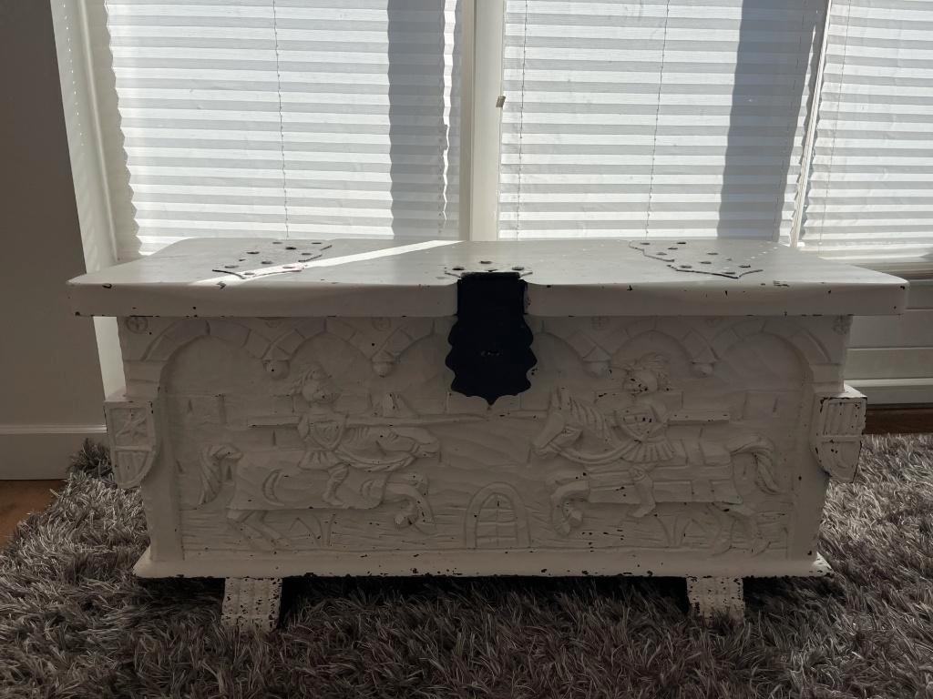 speelgoed/dekenkist ( gratis afhalen)