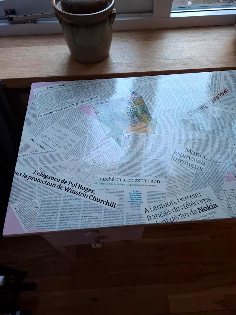 Leuk roze bureau en bijpassende bureaustoel