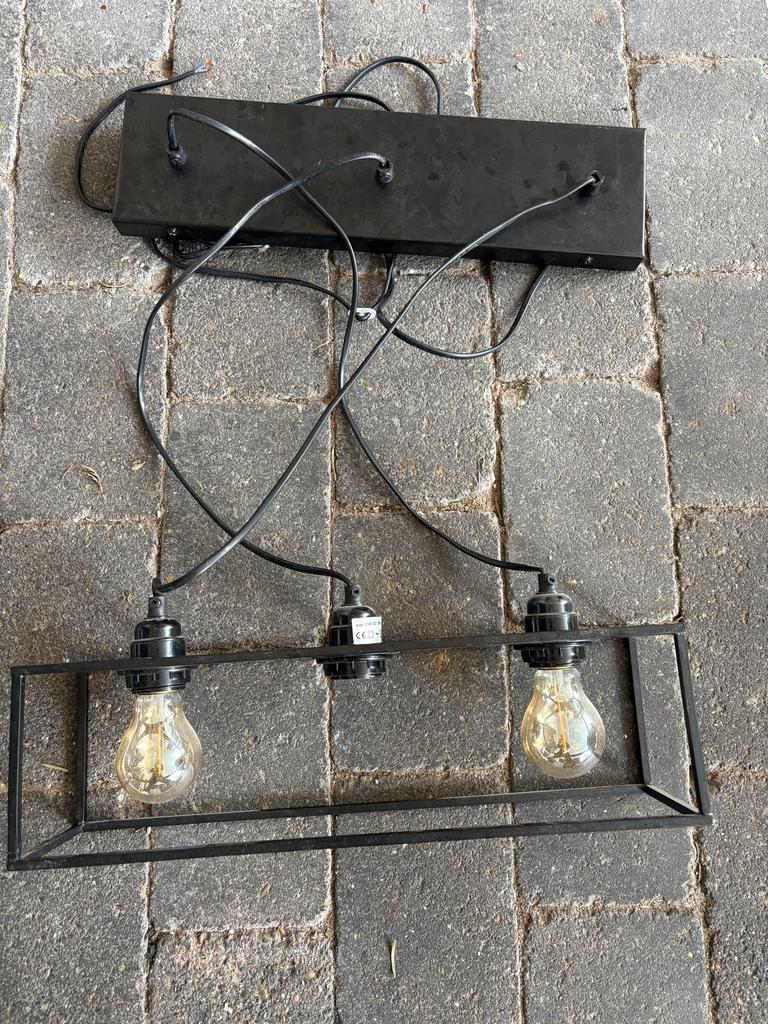 Twee hanglampen - gratis af te halen!