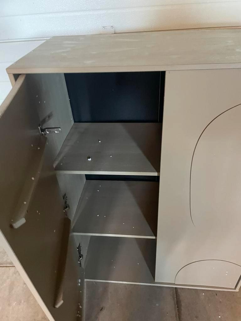 Mooie kast met schuifdeuren