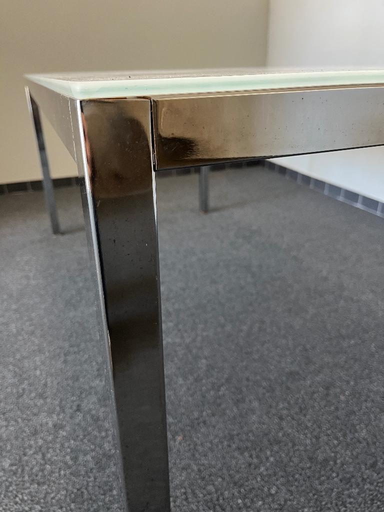 Tafel met glazen blad-Gratis afhalen alleen op 25/2