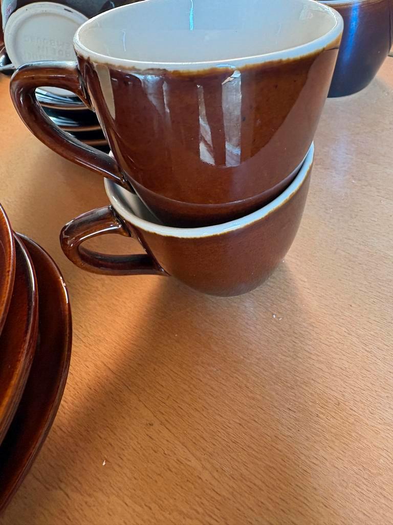 Vintage Bruin Servies - Kopjes en Schotels